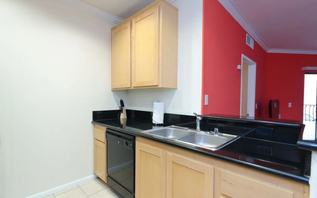 Deluxe Wilshire Apartments