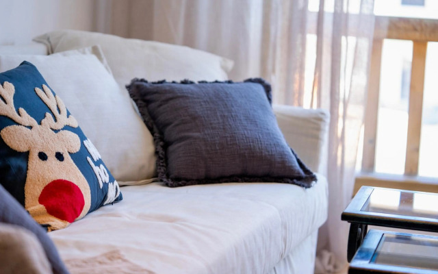 Studio 9, St John Park