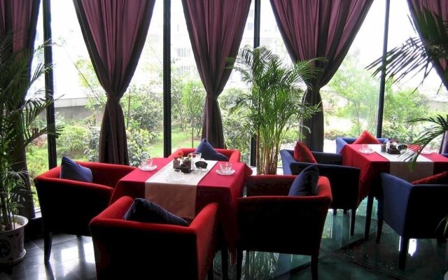 Donghe Yindu Hotel