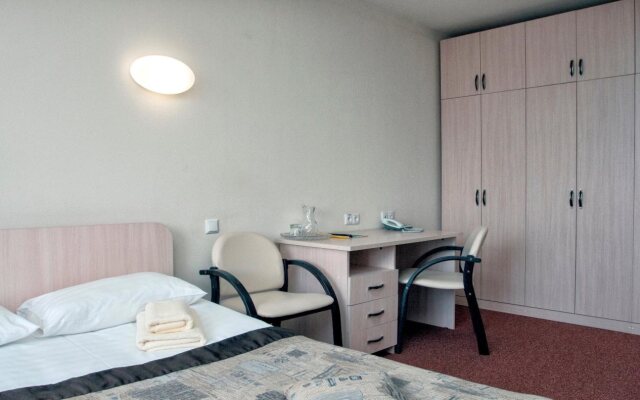 Halt Time Hotel