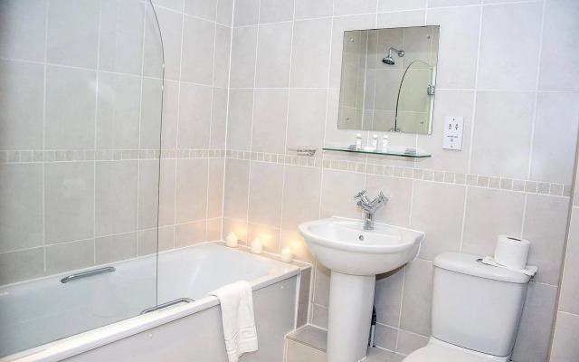 Base Serviced Apartments - Cumberland Street