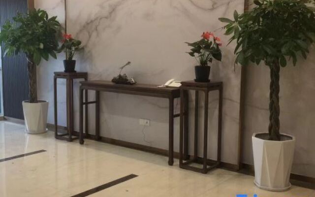 Yunbai Yun Hotel (Shanghai Lushan Happy Valley Branch)