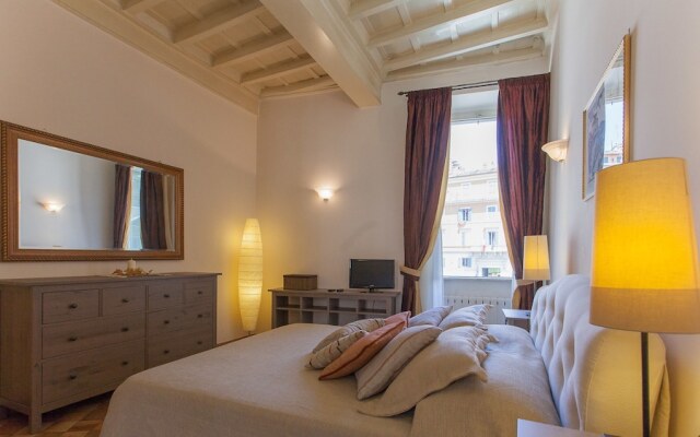 Rental in Rome Crociferi 1