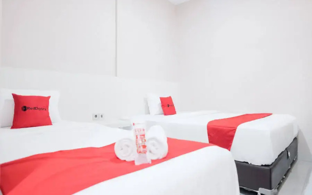 Reddoorz Plus Near Deli Park Mall Medan