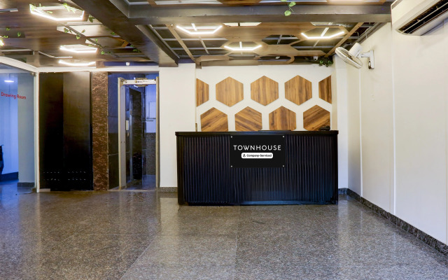 Super Townhouse Rohini Sector 18 Formerly Relic Stay