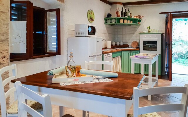 Amazing Home in Lovran With 2 Bedrooms and Wifi