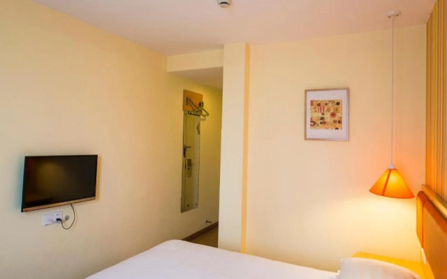 Home Inn Kunming North Caiyun Road Century Town