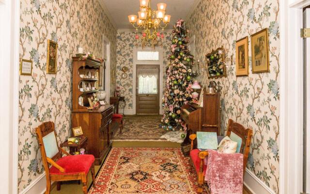 Holly House of Hamilton