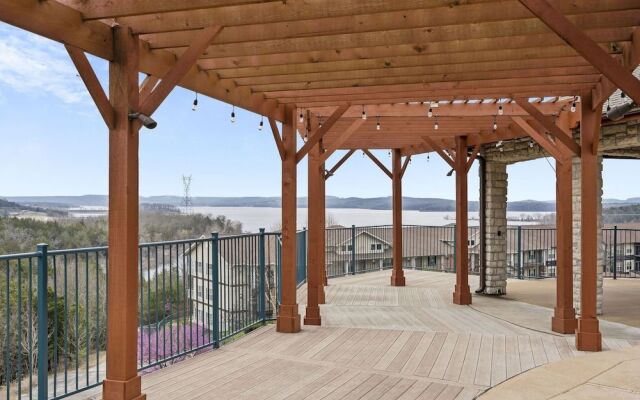 Majestic Luxury Condo at Table Rock Lake