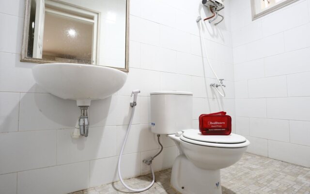 RedDoorz Plus near Adisucipto Airport 2