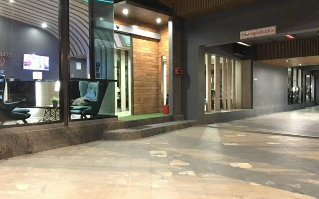 RedDoorz Premium Coco Hotel