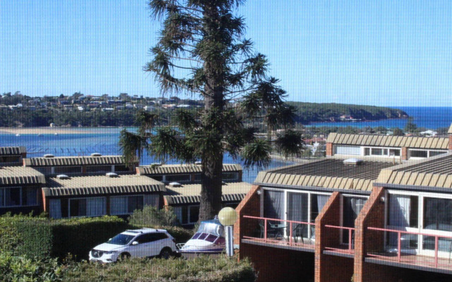 Pacific Heights Holiday Apartments and Munn’s Tower House