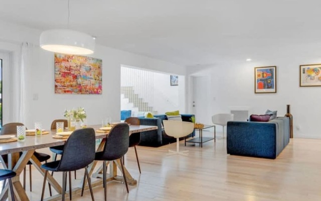 Luxe Lakefront Mansion Waterfront, Pompano Beach