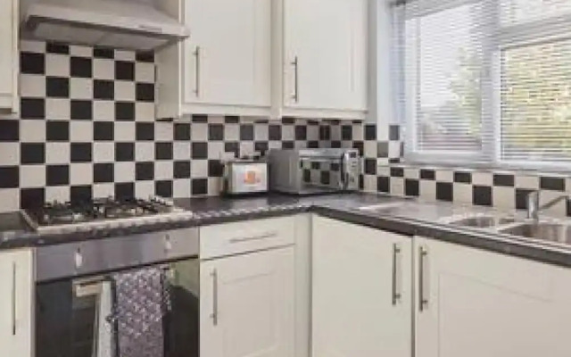 Host Stay Tibshelf House