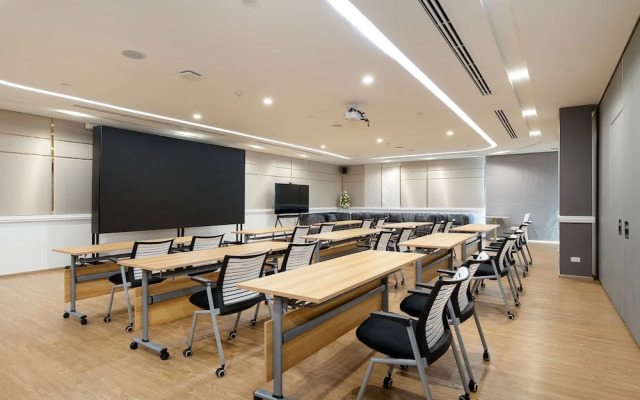 Crystal Srivaree Suvarnabhumi Hotel