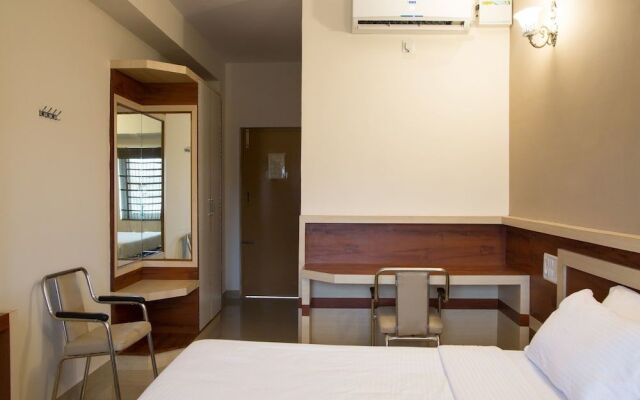 OYO 9248 Hotel Shrinidhi
