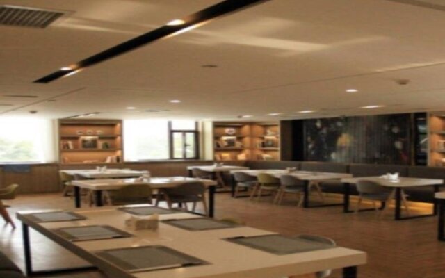 Taiyuan Economic Development Area Atour Hotel