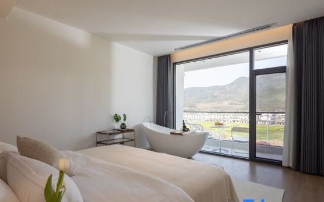 Three Lives and One Residence in Huangling, (Huangling Scenic Area Store)