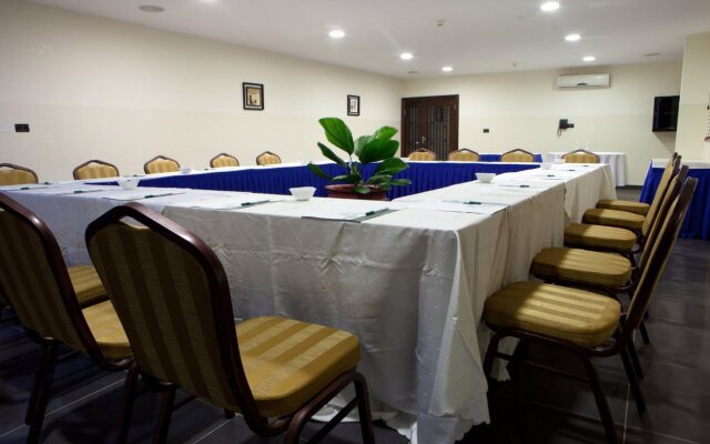 Oak Plaza Hotels - East Airport