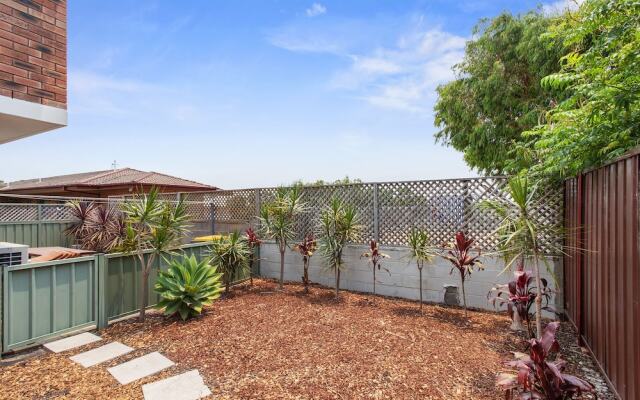 The Pines, 5/4 Messines Street