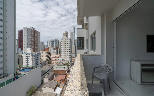 Apto 400m da praia próx Roda Gigante BC EMF1003
