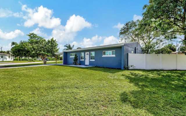 Sunshine Villa w/ Private Pool