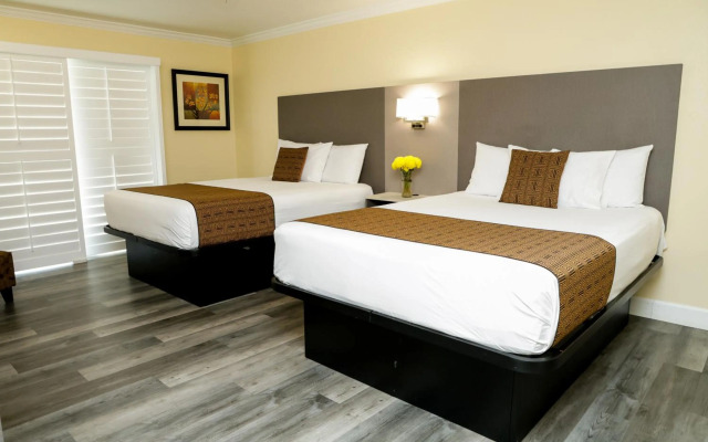 Silver Surf Motel
