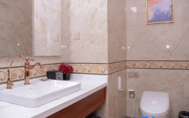 Longkou Nanshan Castle Hotel – Bathroom – Yantai