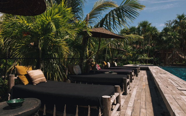 Radhoo Tulum