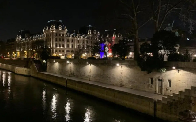 Sweet house in Paris