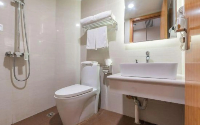 Starway Hotel (Guiyang Huaguoyuan wulichongditiezhan)