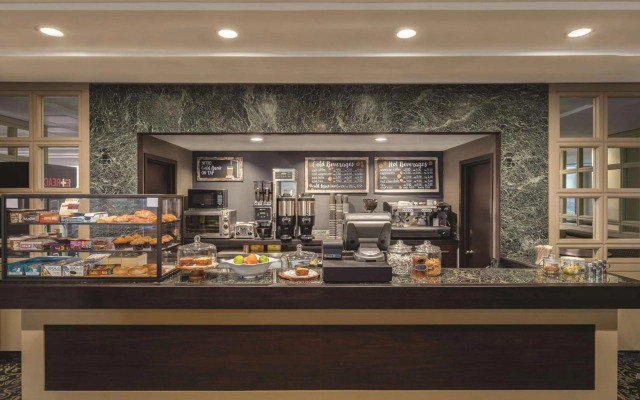 DoubleTree by Hilton New York LaGuardia Airport