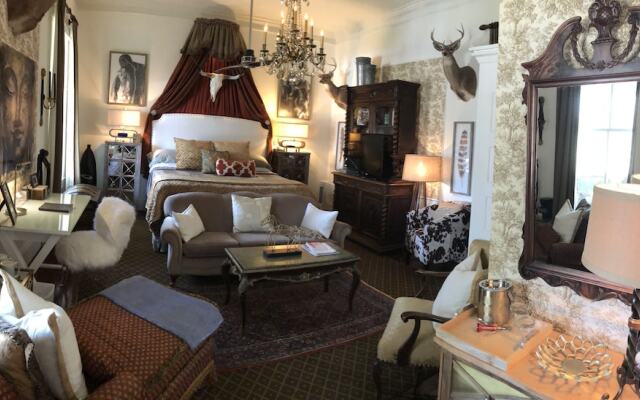 John Thomas Bed and Bath