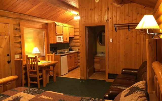 Somer's Bay Log Cabin lodging