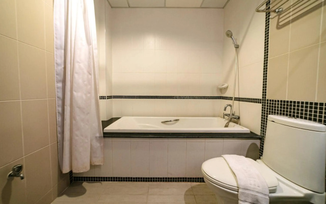 OYO 241 Ratana Hotel Sakdidet