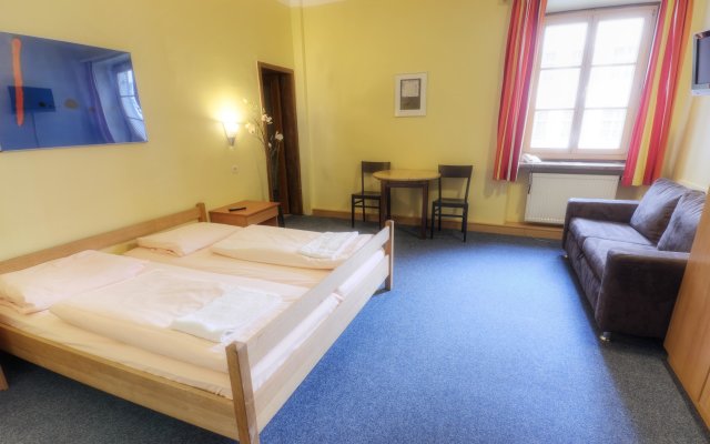 Euro Youth Hotel - Campus Accommodation