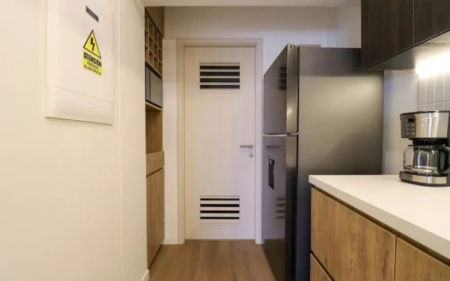 w Elegant 2BR w Balcony Near Larcomar