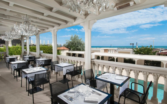 Hotel Carducci 76