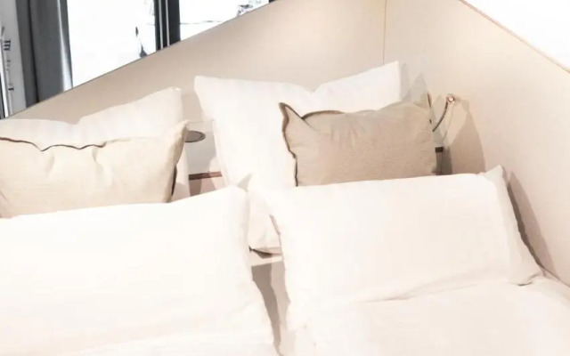 Stylish New Cube Loft II by Berlin-Wall-Apartments