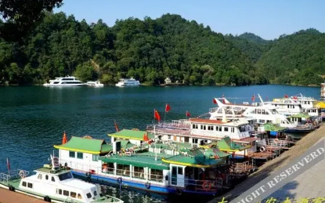 Nongfu Renjia Hostel