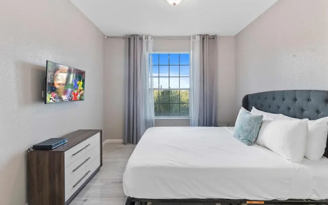 4102 Breakview Drive #304