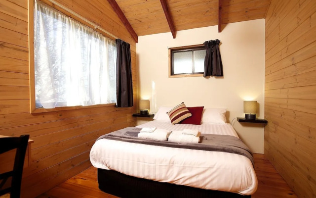 Lakes And Craters Holiday Park