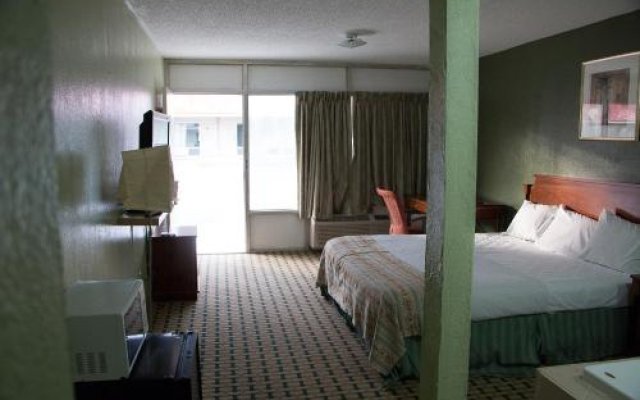 Cocomo Inn & Suites
