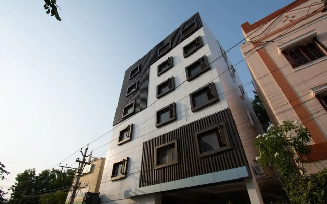 V Hotel by OYO Rooms