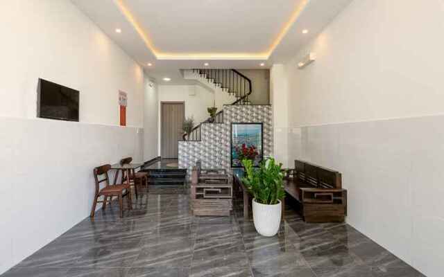 Van Apartment and Hotel