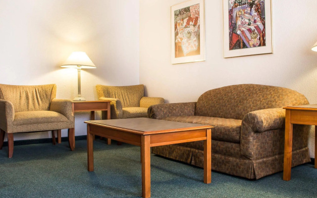 Quality Inn Tulsa Central