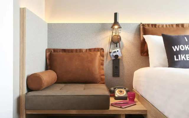 Moxy Amsterdam Schiphol Airport