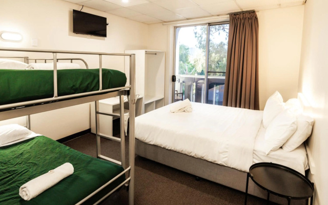 YHA Adelaide Central – Guest Rooms – Adelaide