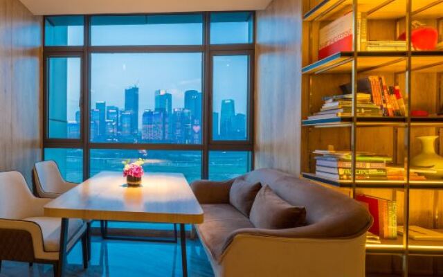 Homeplus Holiday Hotel (Chongqing Hongyadong)