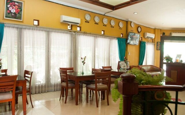 RedDoorz Pucang Anom